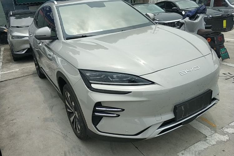 Used BYD Song PLUS New Energy 2024 Honor Edition EV 520km Luxury Model Front Right 45 Deg