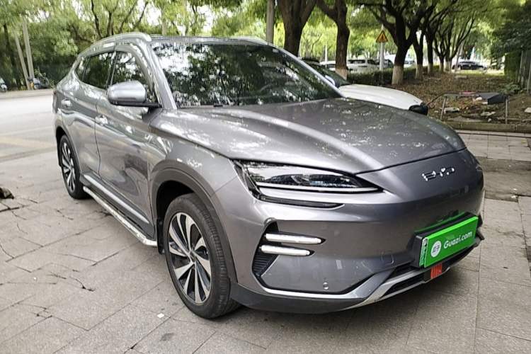 Used BYD Song PLUS New Energy 2024 Honor Edition EV 520km Luxury Model Front Right 45 Deg