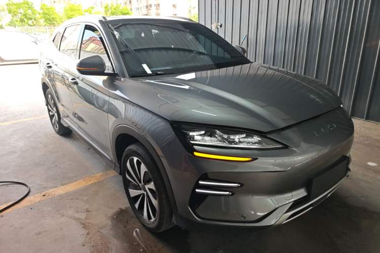 Used BYD Song PLUS New Energy 2024 Honor Edition EV 520km Luxury Model Front Right 45 Deg