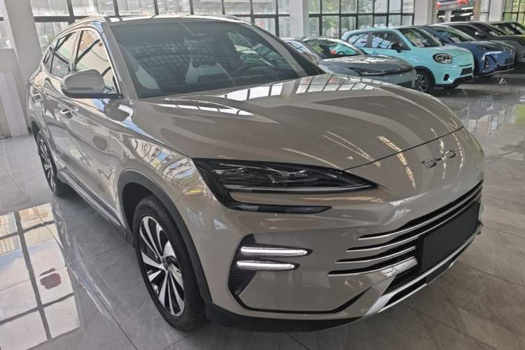 Used BYD Song PLUS New Energy 2024 HONOR Edition DM-i 71km Luxury Model Front Right 45 Deg