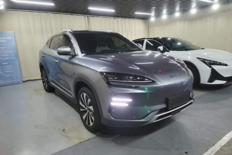 Used BYD Song PLUS New Energy 2024 Honor Edition EV 520km Flagship Model Front Right 45 Deg