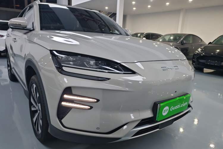 Used BYD Song PLUS New Energy 2024 Honor Edition EV 520km Premium Model Front Right 45 Deg