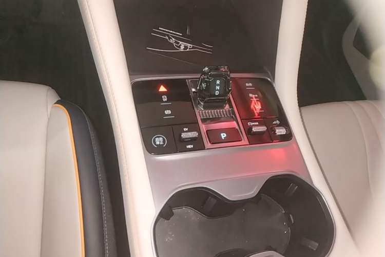 Used BYD Song PLUS New Energy 2024 HONOR Edition DM-i 71km Luxury Model Gear Lever