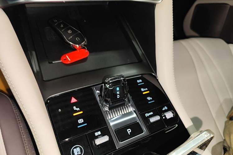 Used BYD Song PLUS New Energy 2024 Honor Edition EV 520km Flagship Model Gear Lever