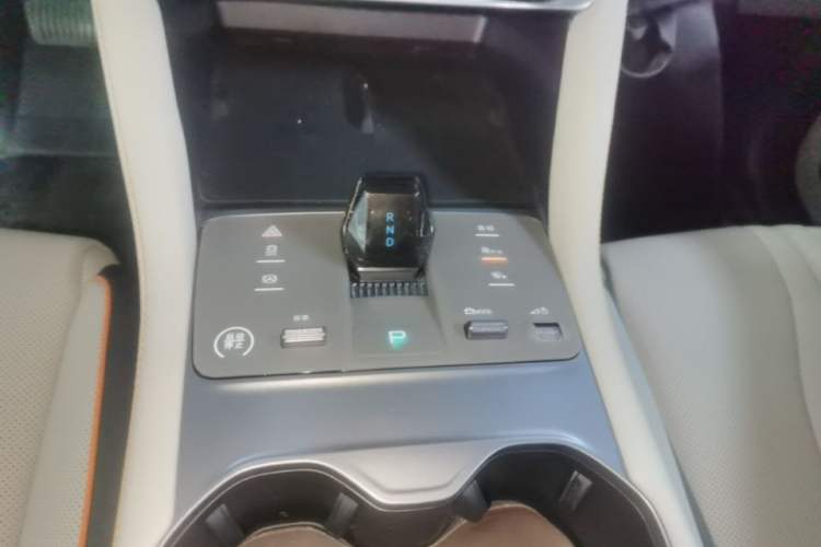 Used BYD Song PLUS New Energy 2024 Honor Edition EV 520km Flagship Model Gear Lever