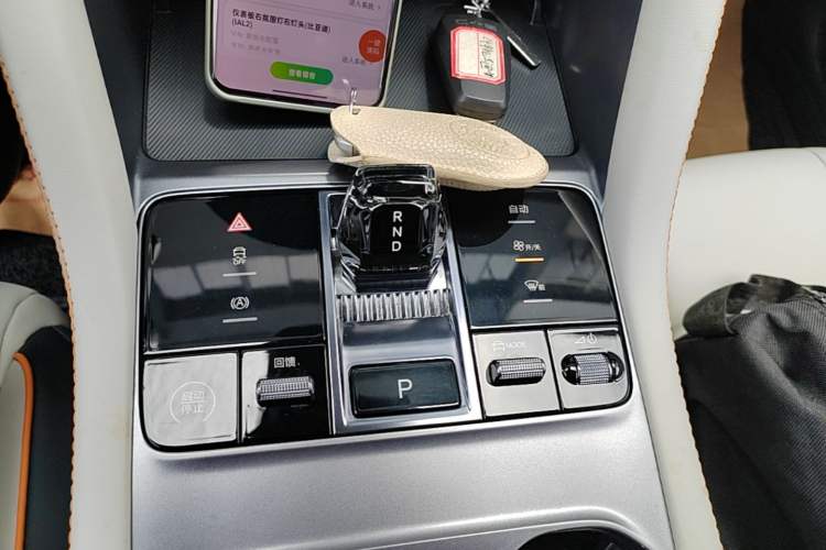 Used BYD Song PLUS New Energy 2024 Honor Edition EV 520km Premium Model Gear Lever