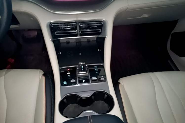 Used BYD Song PLUS New Energy 2024 HONOR Edition DM-i 150km Flagship PLUS Gear Lever