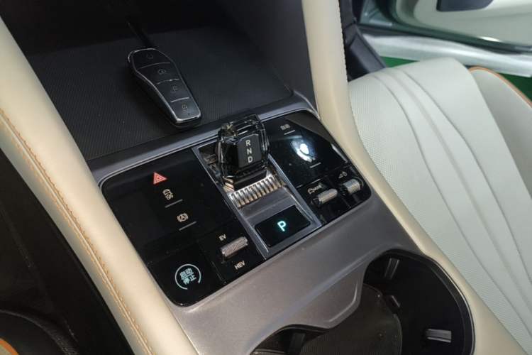 Used BYD Song PLUS New Energy 2024 HONOR Edition DM-i 110km Flagship Model Gear Lever