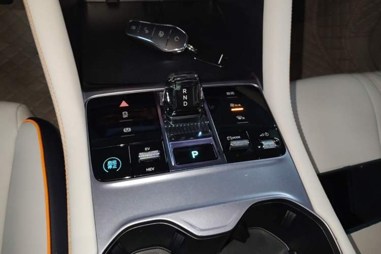 Used BYD Song PLUS New Energy 2024 HONOR Edition DM-i 71km Luxury Model Gear Lever