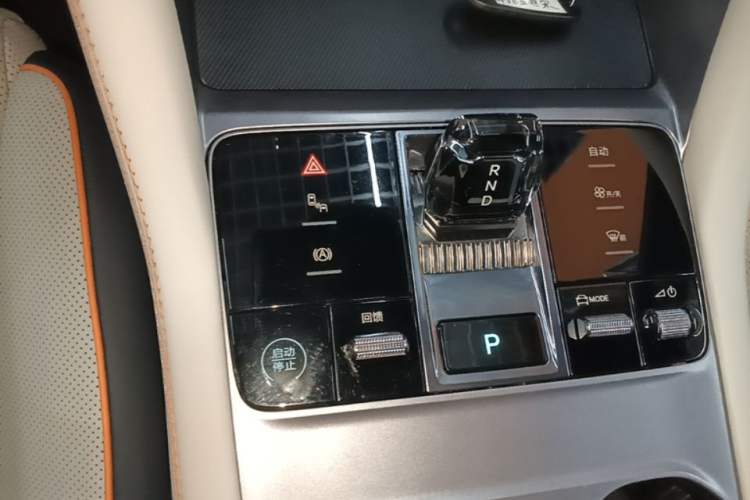 Used BYD Song PLUS New Energy 2024 Honor Edition EV 520km Flagship Model Gear Lever