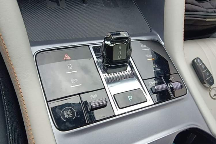 Used BYD Song PLUS New Energy 2024 Honor Edition EV 520km Premium Model Gear Lever