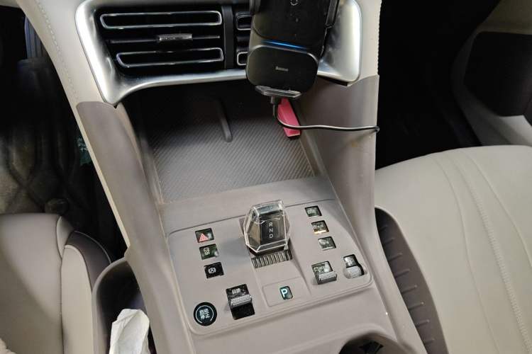 Used BYD Song PLUS New Energy 2024 Honor Edition EV 520km Luxury Model Gear Lever