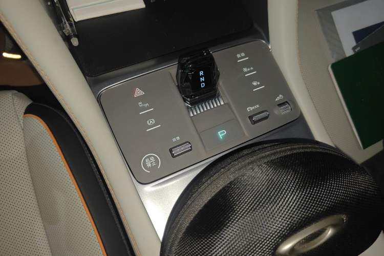 Used BYD Song PLUS New Energy 2024 Honor Edition EV 605km Flagship PLUS Gear Lever