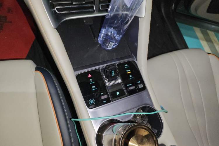 Used BYD Song PLUS New Energy 2024 HONOR Edition DM-i 110km Flagship Model Gear Lever