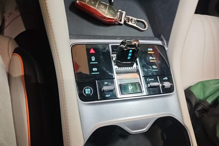 Used BYD Song PLUS New Energy 2024 HONOR Edition DM-i 110km Flagship Model Gear Lever