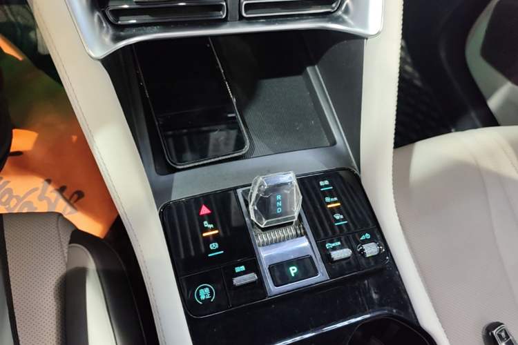 Used BYD Song PLUS New Energy 2024 Honor Edition EV 520km Flagship Model Gear Lever