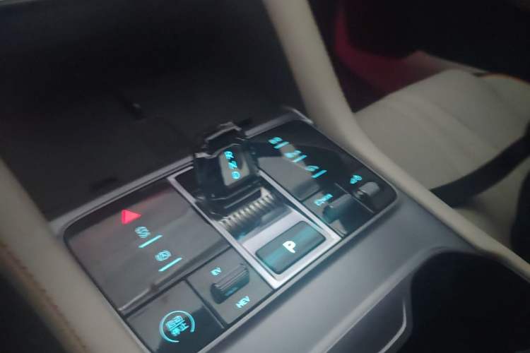 Used BYD Song PLUS New Energy 2024 HONOR Edition DM-i 110km Flagship PLUS Gear Lever