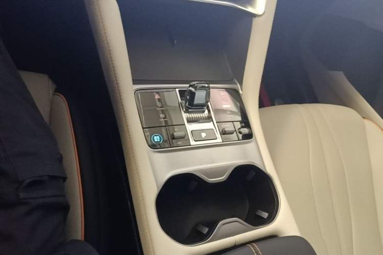 Used BYD Song PLUS New Energy 2024 HONOR Edition DM-i 71km Luxury Model Gear Lever