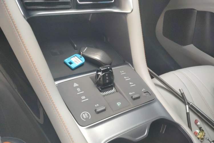 Used BYD Song PLUS New Energy 2024 Honor Edition EV 520km Premium Model Gear Lever