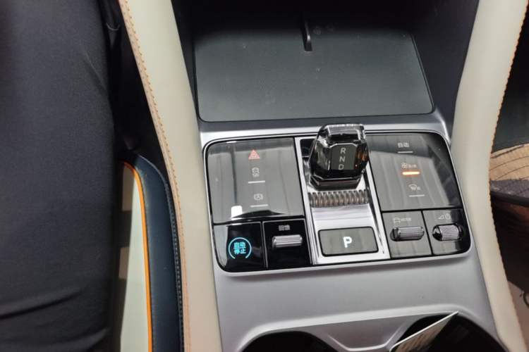 Used BYD Song PLUS New Energy 2024 Honor Edition EV 520km Luxury Model Gear Lever