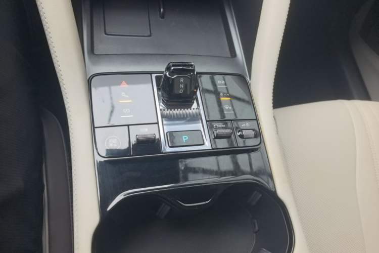 Used BYD Song PLUS New Energy 2024 EV 520km Navigation Glory Edition Gear Lever