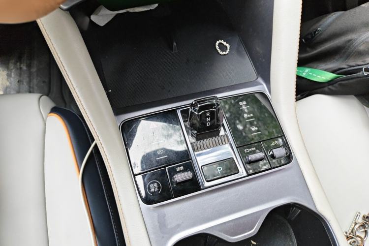 Used BYD Song PLUS New Energy 2024 Honor Edition EV 520km Luxury Model Gear Lever