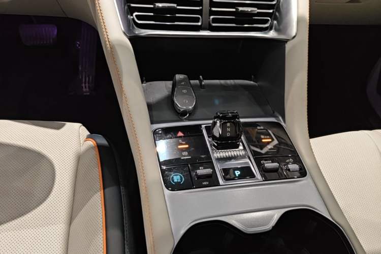 Used BYD Song PLUS New Energy 2024 HONOR Edition DM-i 150km Flagship PLUS Gear Lever