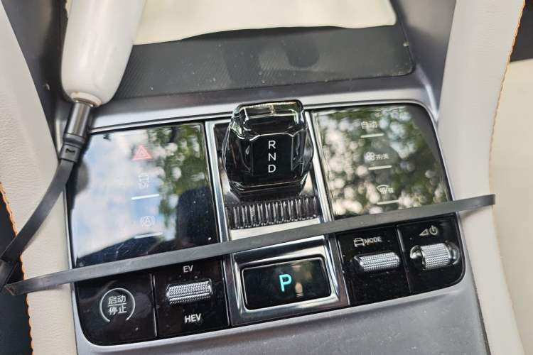Used BYD Song PLUS New Energy 2024 HONOR Edition DM-i 110km Flagship Model Gear Lever