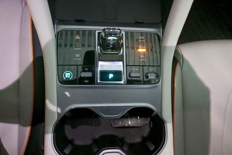 Used BYD Song PLUS New Energy 2024 HONOR Edition DM-i 110km Flagship Model Gear Lever