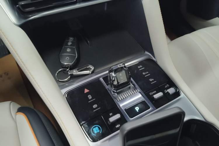 Used BYD Song PLUS New Energy 2024 HONOR Edition DM-i 110km Flagship Model Gear Lever