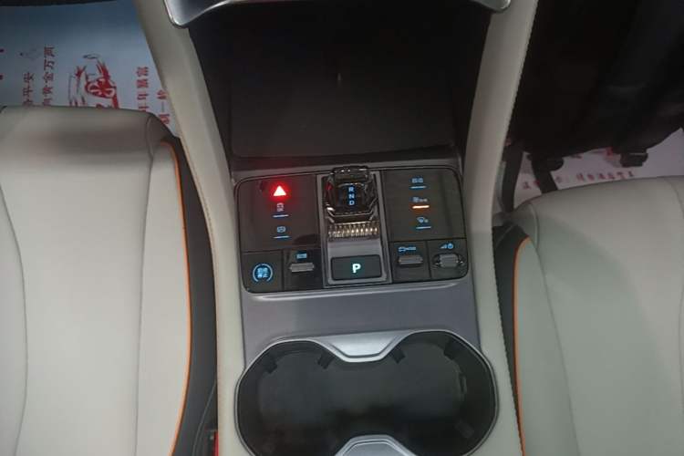 Used BYD Song PLUS New Energy 2024 Honor Edition EV 520km Luxury Model Gear Lever