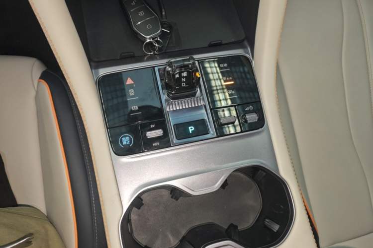 Used BYD Song PLUS New Energy 2024 HONOR Edition DM-i 71km Luxury Model Gear Lever