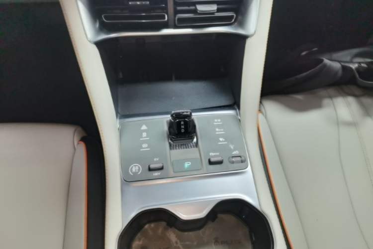 Used BYD Song PLUS New Energy 2024 Honor Edition EV 520km Premium Model Gear Lever