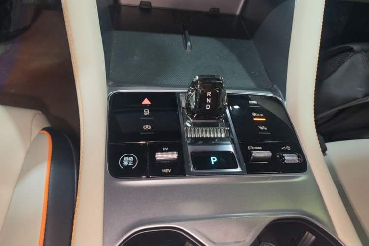 Used BYD Song PLUS New Energy 2024 HONOR Edition DM-i 71km Luxury Model Gear Lever