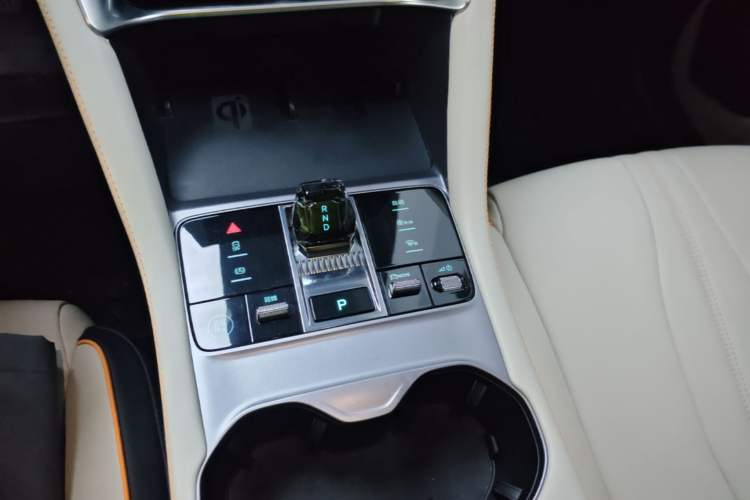 Used BYD Song PLUS New Energy 2024 Honor Edition EV 520km Premium Model Gear Lever