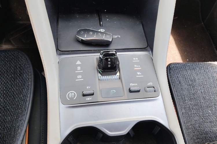 Used BYD Song PLUS New Energy 2024 HONOR Edition DM-i 110km Flagship Model Gear Lever