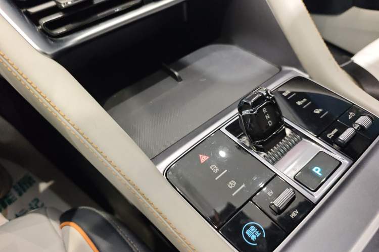 Used BYD Song PLUS New Energy 2024 HONOR Edition DM-i 110km Flagship Model Interior 1