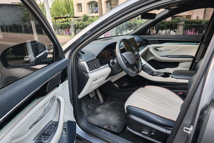 Used BYD Song PLUS New Energy 2024 HONOR Edition DM-i 71km Luxury Model Interior 1