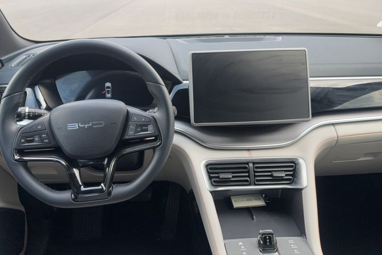 Used BYD Song PLUS New Energy 2024 HONOR Edition DM-i 71km Luxury Model Interior 2