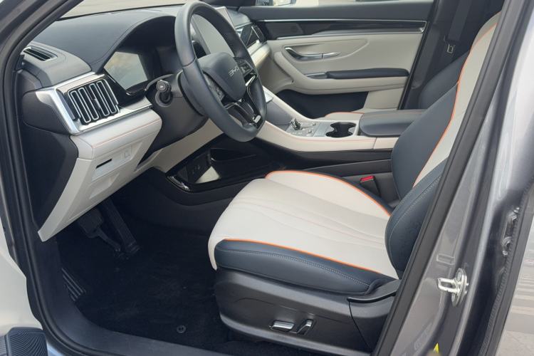 Used BYD Song PLUS New Energy 2024 HONOR Edition DM-i 71km Luxury Model Interior 3