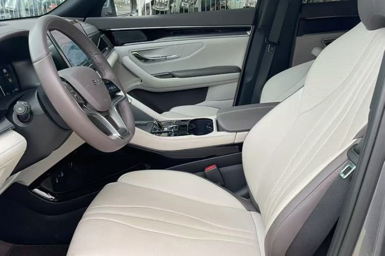 Used BYD Song PLUS New Energy 2024 Honor Edition EV 520km Flagship Model Interior 3