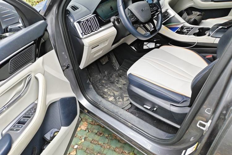 Used BYD Song PLUS New Energy 2024 Honor Edition EV 520km Luxury Model Interior 3