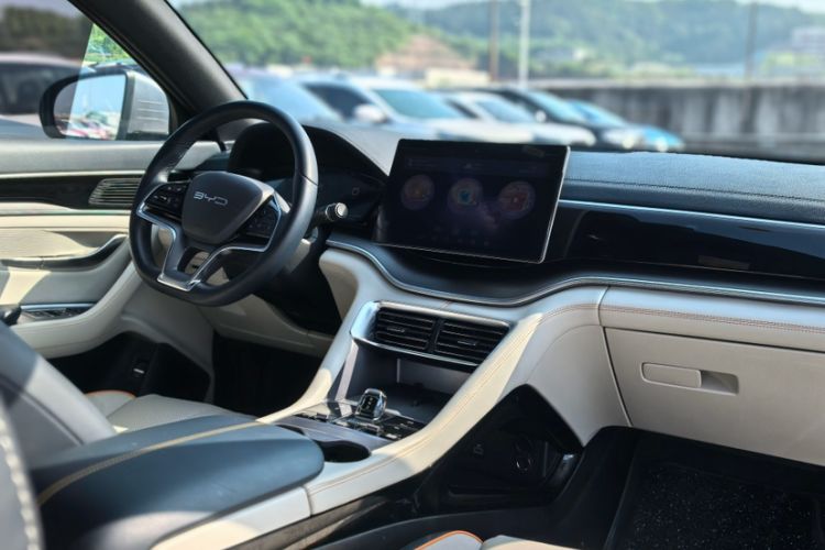 Used BYD Song PLUS New Energy 2024 HONOR Edition DM-i 110km Flagship Model Interior 3