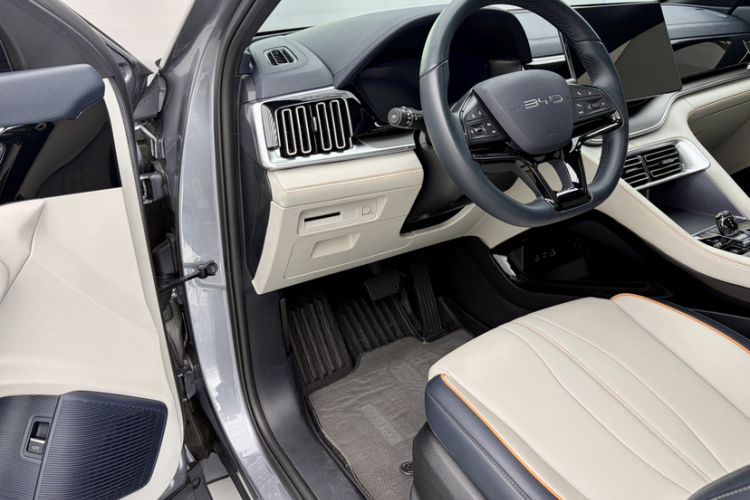 Used BYD Song PLUS New Energy 2024 HONOR Edition DM-i 110km Flagship Model Interior 3
