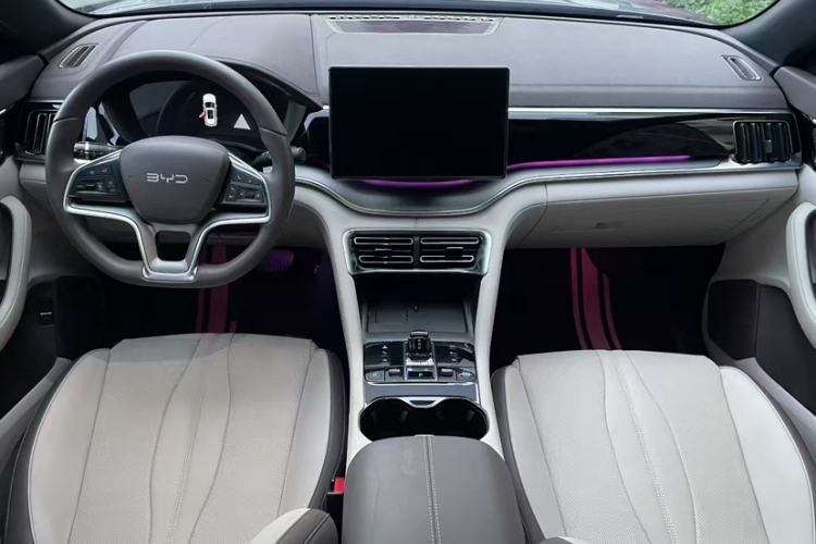 Used BYD Song PLUS New Energy 2024 Honor Edition EV 520km Flagship Model Interior 4