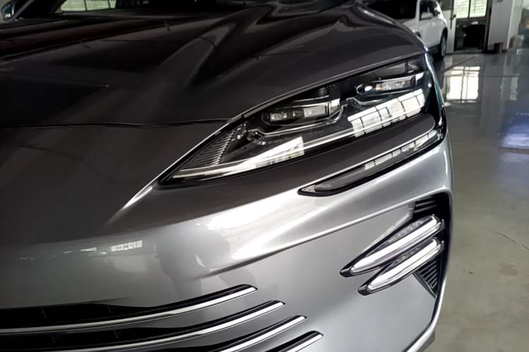 Used BYD Song PLUS New Energy 2024 HONOR Edition DM-i 150km Flagship PLUS Left Front Headlight
