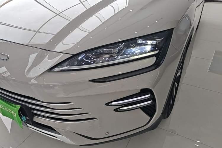 Used BYD Song PLUS New Energy 2024 HONOR Edition DM-i 110km Flagship PLUS Left Front Headlight