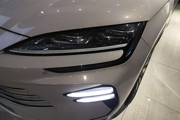 Used BYD Song PLUS New Energy 2024 HONOR Edition DM-i 110km Flagship Model Left Front Headlight