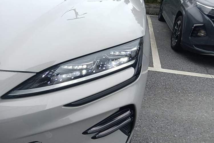Used BYD Song PLUS New Energy 2024 HONOR Edition DM-i 110km Flagship Model Left Front Headlight