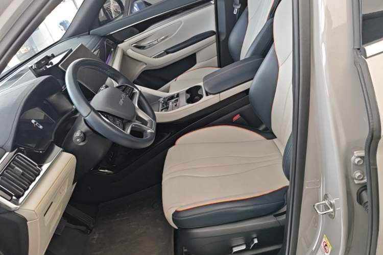 Used BYD Song PLUS New Energy 2024 HONOR Edition DM-i 150km Flagship PLUS Left Front Seat